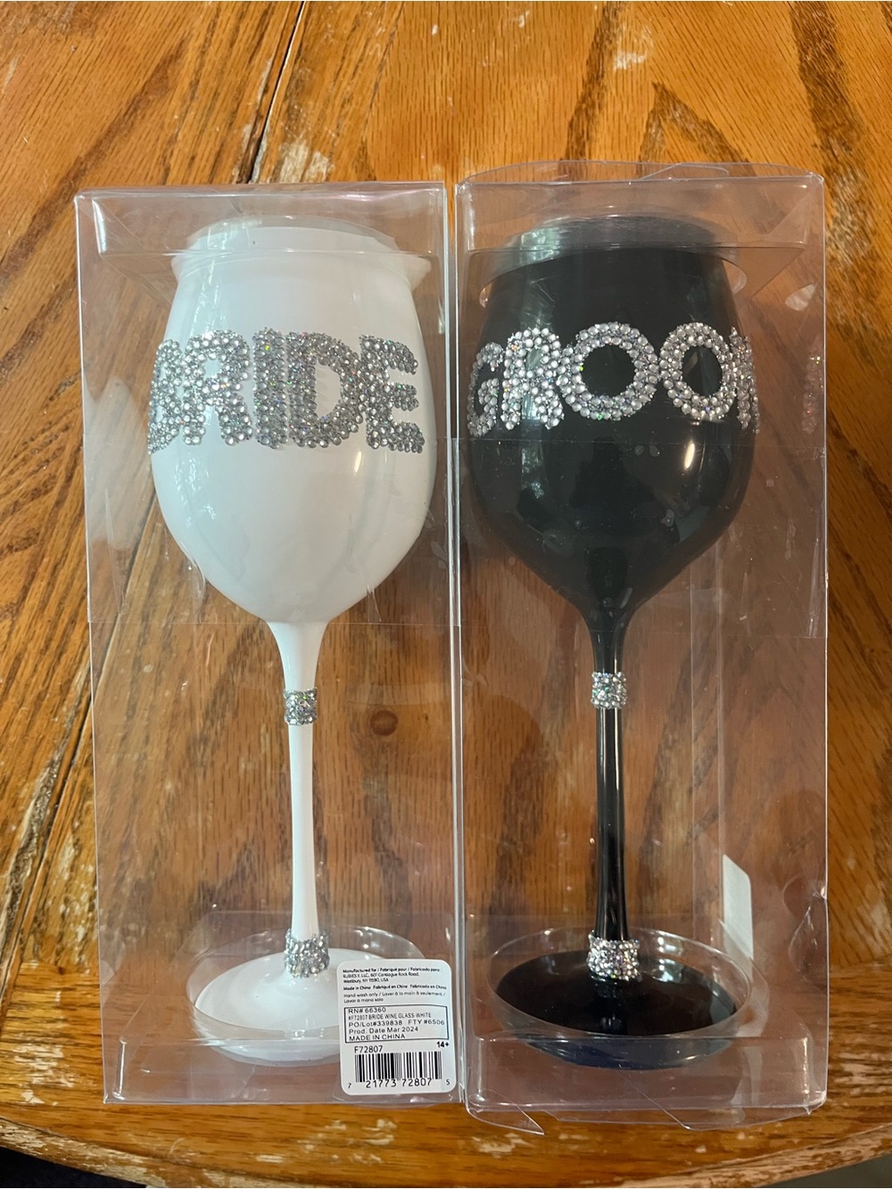 Set of 2 Rhinestone Bride & Groom Wine Glasses – White & Black Opaque Glass